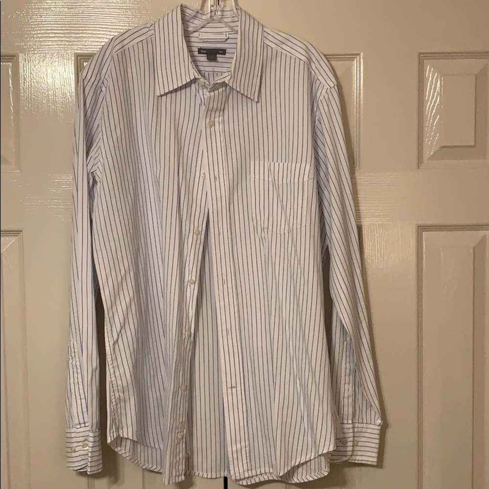 Gap men’s button down shirt.